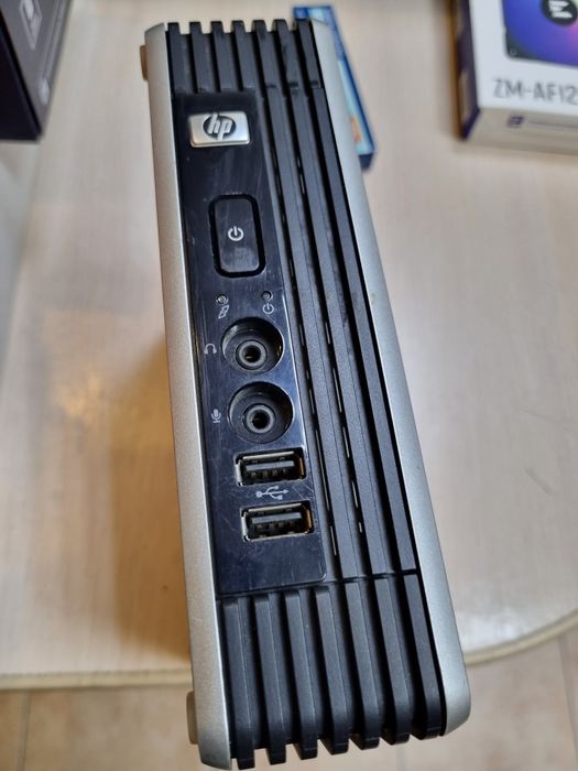 Продам 4 монітори + міні П.К. в подарунок. Ціна за усе.