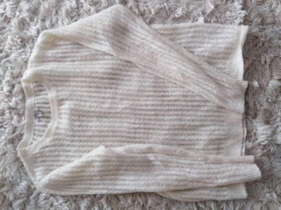 sweter lekki kremowy
