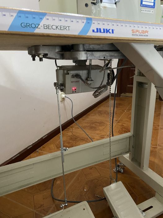 Maquina de costura corte e cose  kingtex usado a funcionar bem