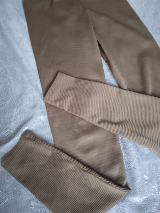 Nowe legginsy Zara prążek