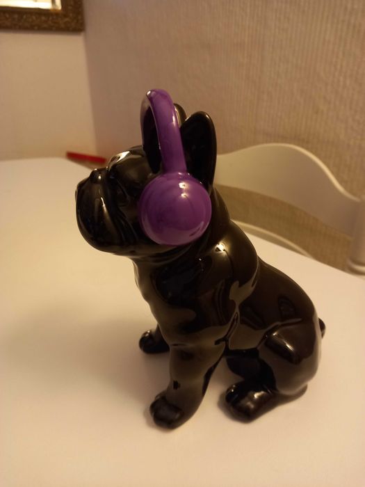 Estatueta altura 13´c cadela lase não á cobrança