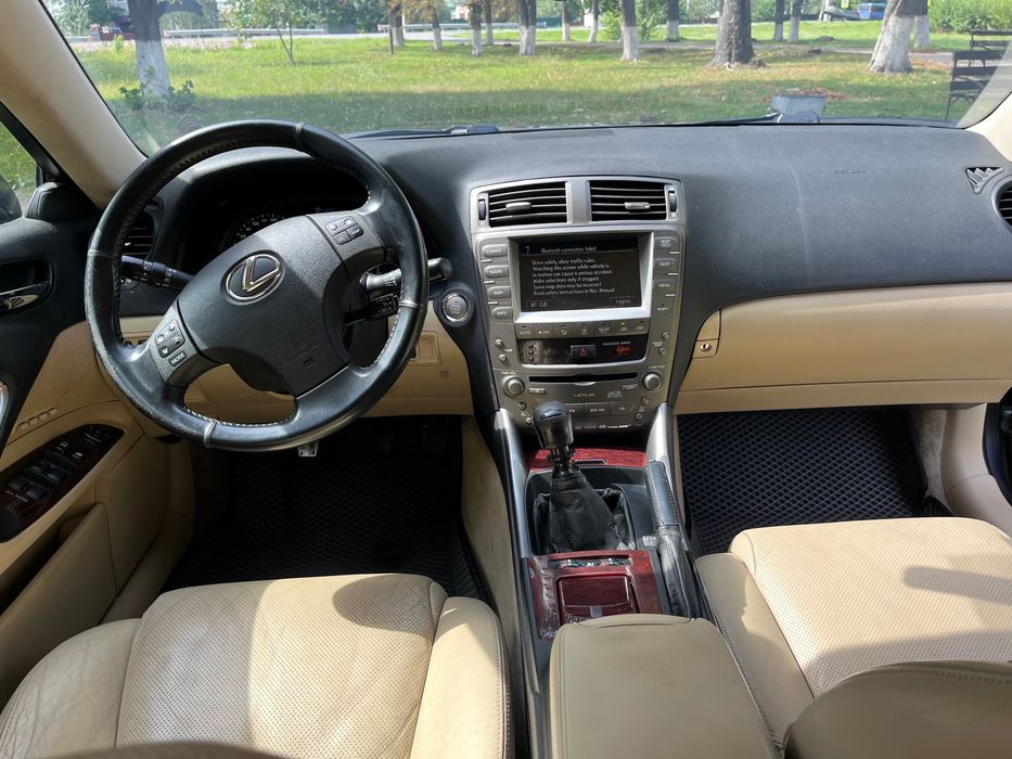 Продам Lexus is 220d