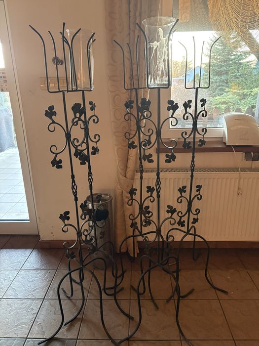 Swiecznik,stojak wysoki metalowy kuty