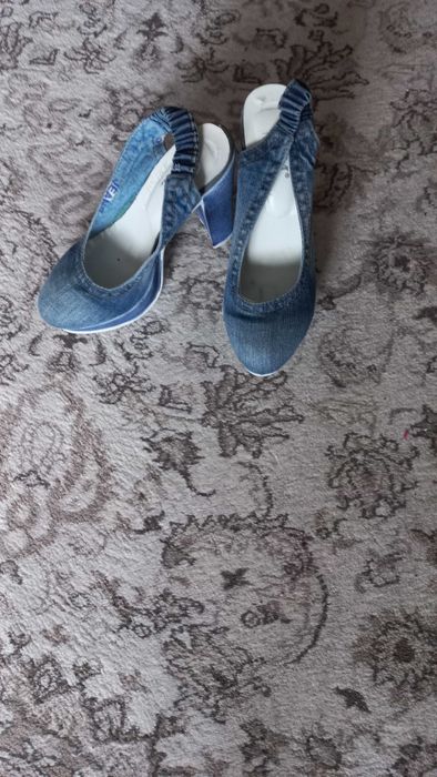 Женские  босоножки.