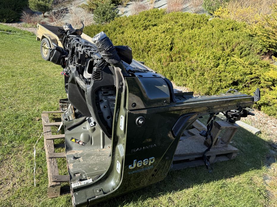Jeep Wrangler JL - pas przedni, ćwiartka, calosc ze zdjecia