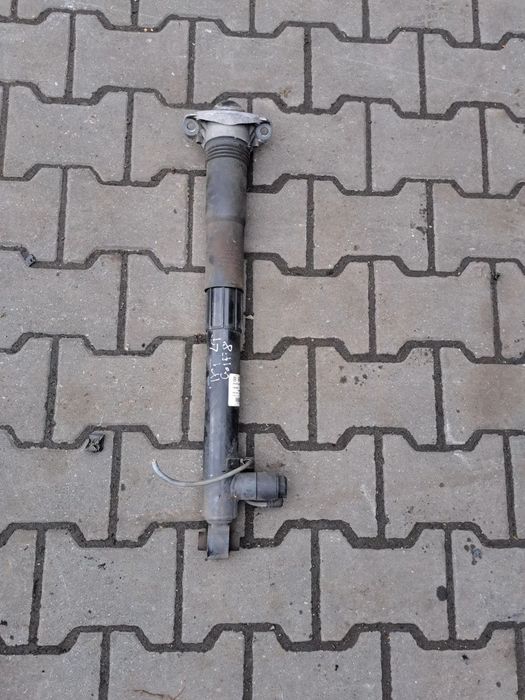 Volkswagen Golf VIII gti amortyzator aktywny tył 5WA512009AP kołyska tył sanki wózek czujnik poziomowania xejonów wahacz prawy tył Sprężyna