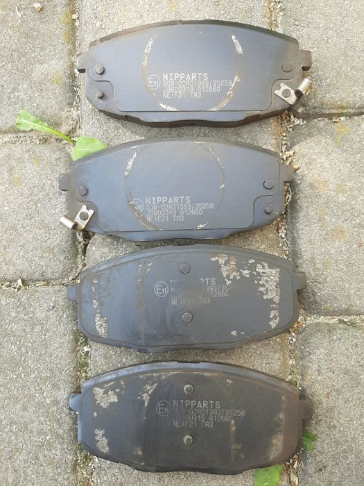 Тормозні колодки (передні) NIPPARTS J3600319