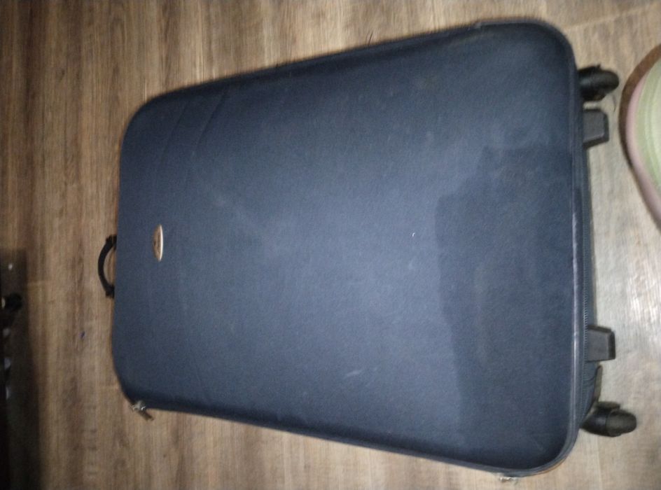 Чемодан дорожный