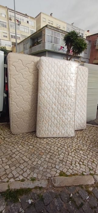 Vendo  4 colchao solteiro de  molas com medida 98cm183cm