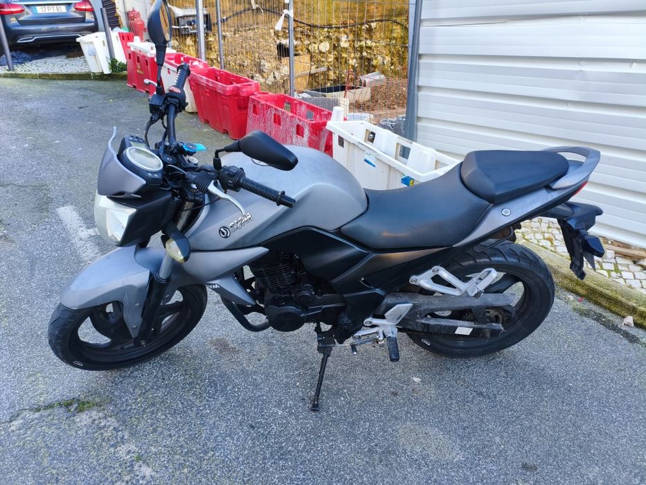 Moto Sym 125 cc.