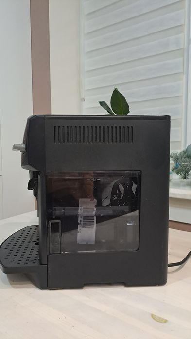 Кавомашина Delonghi Caffe Cortina.