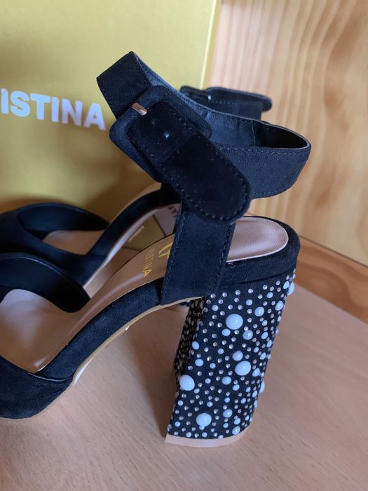 Sandálias novas pretas