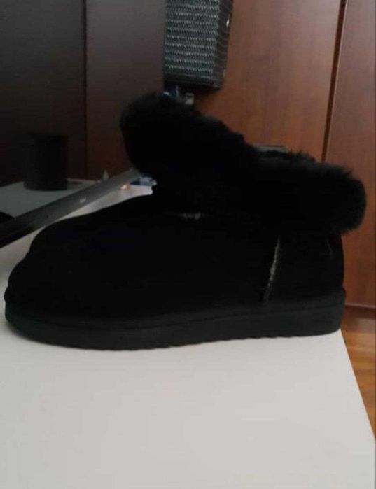 Уггі чорні bershka 36