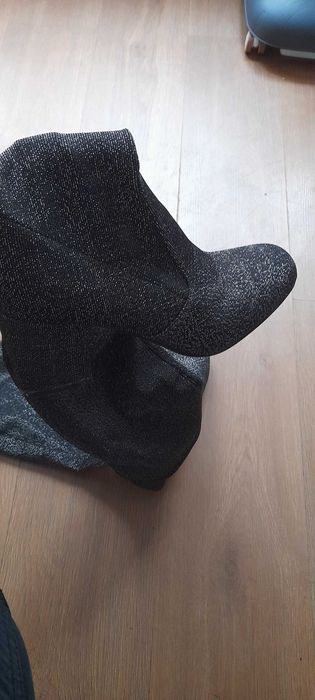 Blyszczace kozaki muszkieterki
