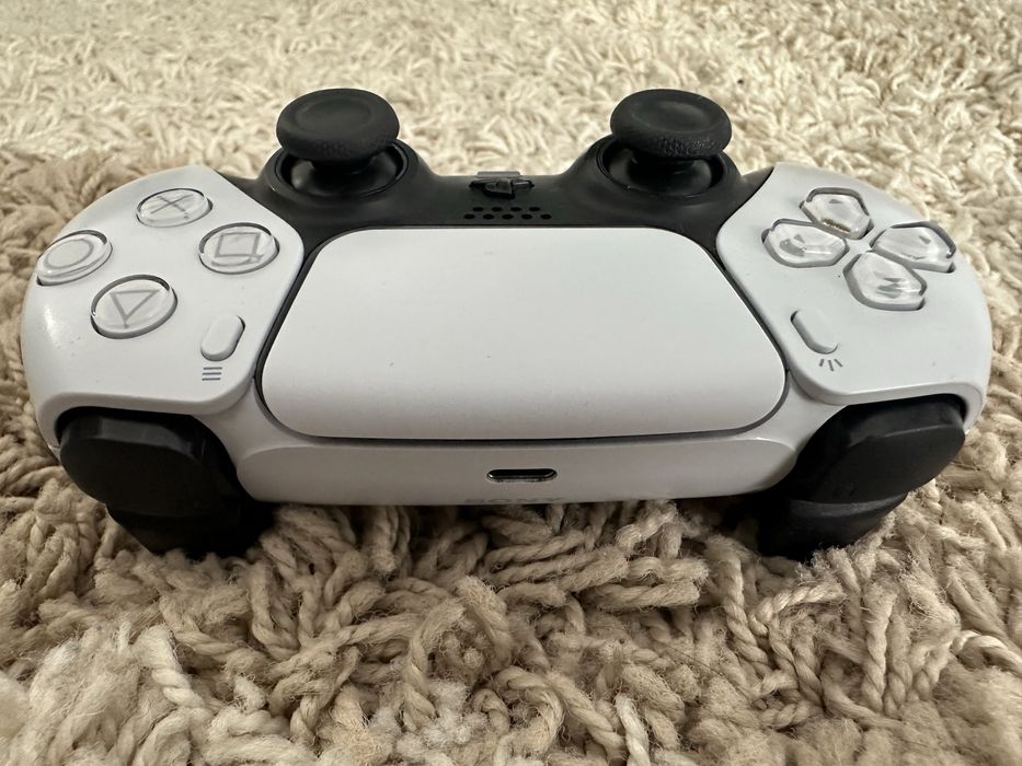 Playstation 5 + 3 диска в комплекті