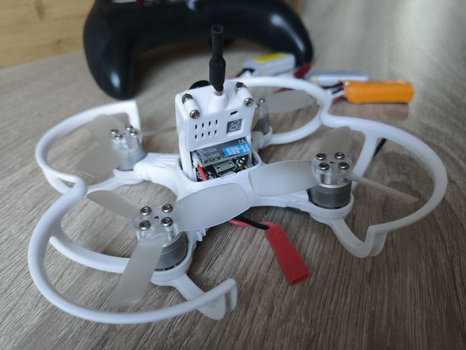 Dron FPV EMAX Babyhawk 85mm /2,3' + Aparatura Turnigy Evolution