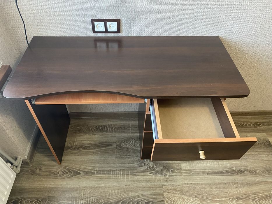 Стіл компʼютерний-письмовий