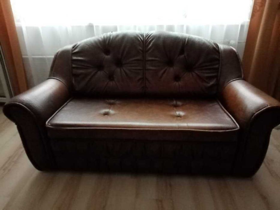 Komplet dwóch eleganckich kanap ze skóry ekologicznej z funkcją spania