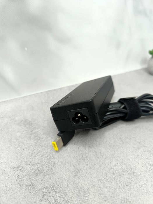 Оригінальний блок живлення Lenovo 90W/100-240V / 50-60Hz/20V/4.5A.