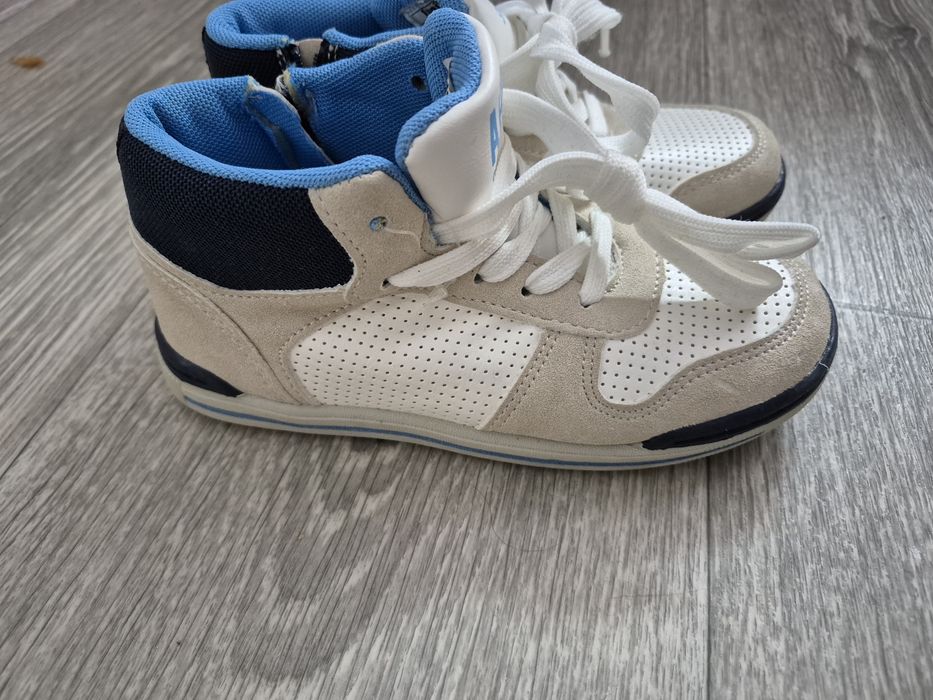 Продам ботинки нові