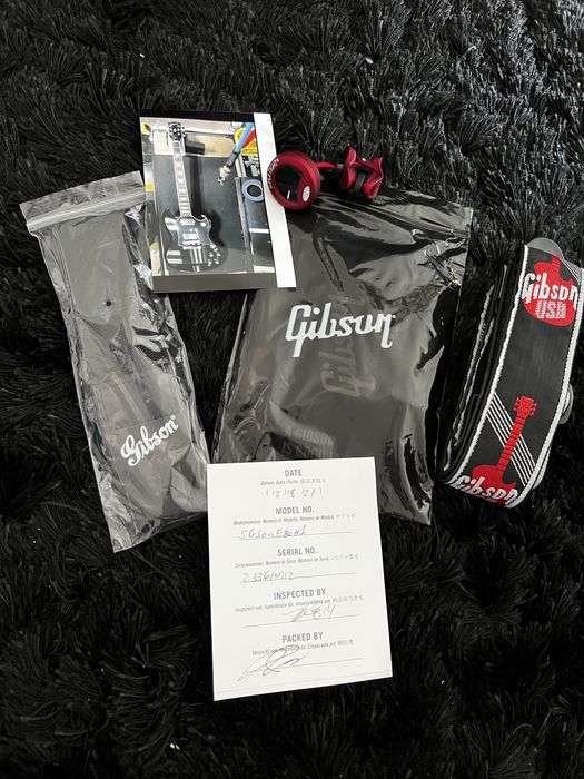 Gibson SG Standard Ebony + Afinador + Peavy R60