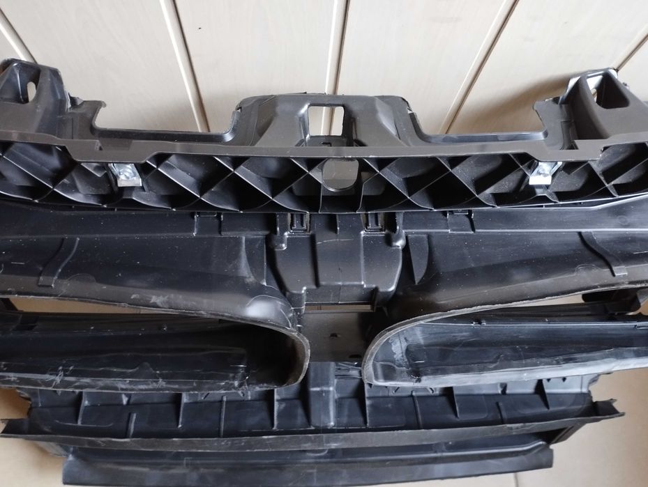 BMW X2 F39 Центральний воздуховод радіатора жалюзі 51748069176