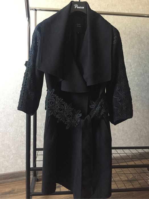Пальто весна/осень женское с кружевной отделкой