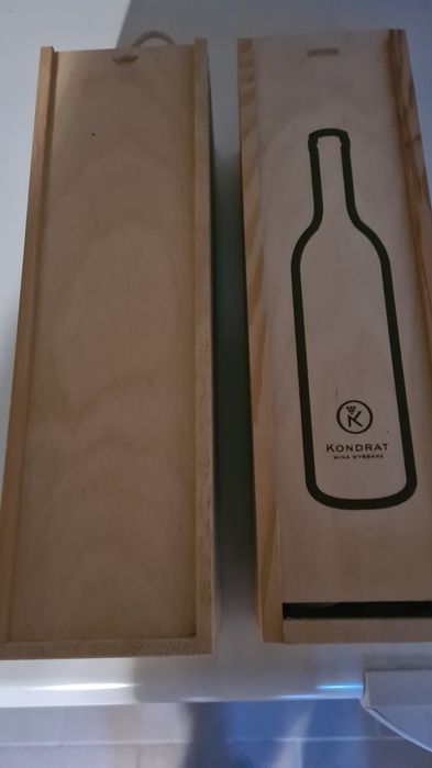 Dwie skrzynki na wino za darmo. Może komuś potrzebne.