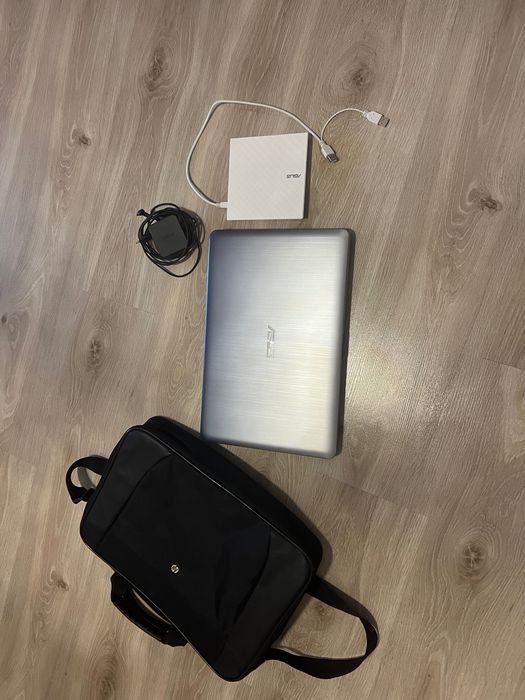 Laptop Asus + akcesoria