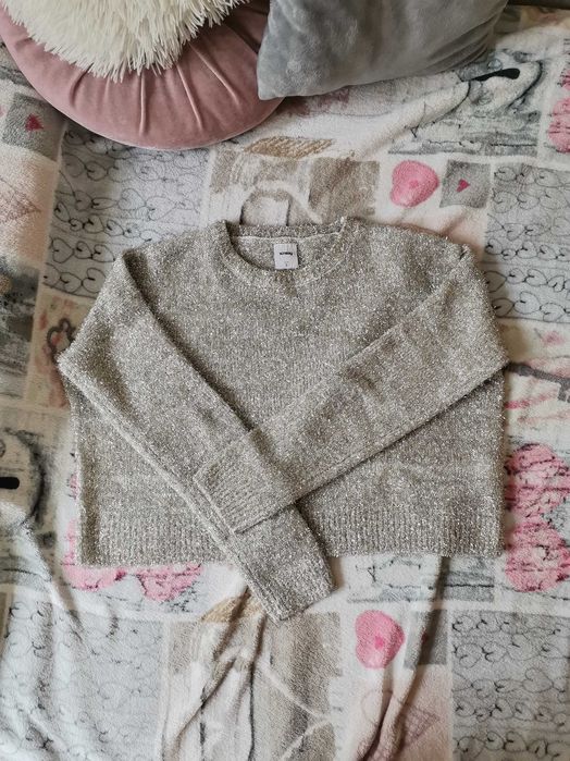 Piękny błyszczący sweterek