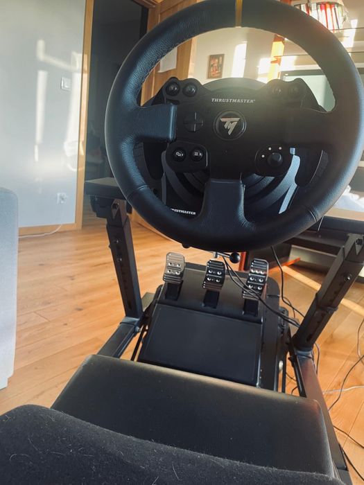 Kierownica Trustmaster z fotelem gracza next level racing