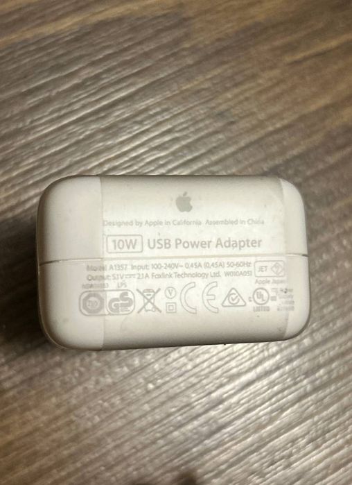Комплектующие - кабель USB, зарядка Apple, зарядка Huawei