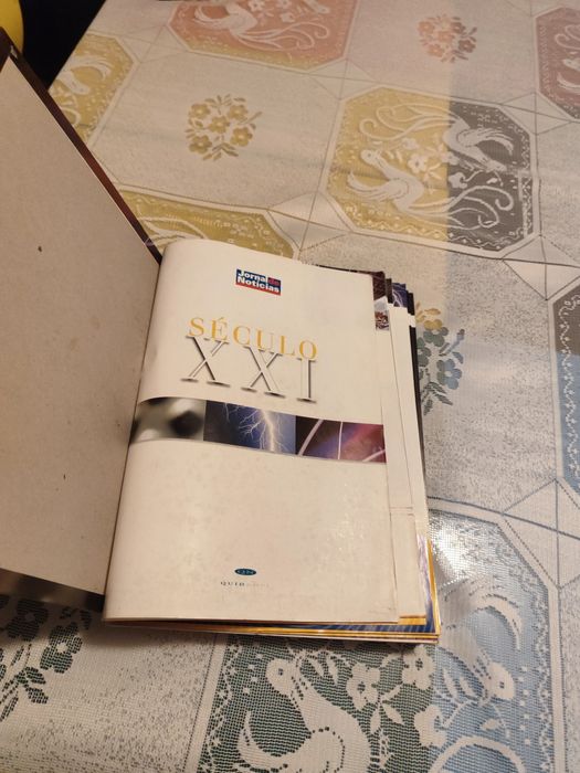 Livro jornal de notícias "Século XXI"