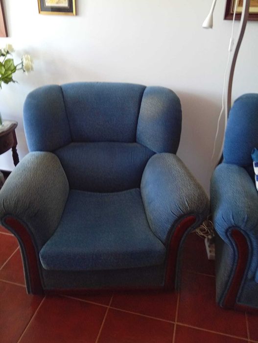 Conjunto de maple com cama e 2 poltronas em Sines
