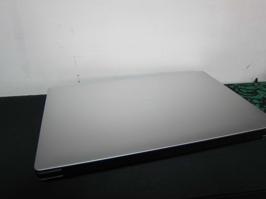 Dell Precision 5520/Intel Core I7 6820Hq 3.60 GHz/ram 16/15.6" IPS 1920 x 1080 Sharp/SSD 512