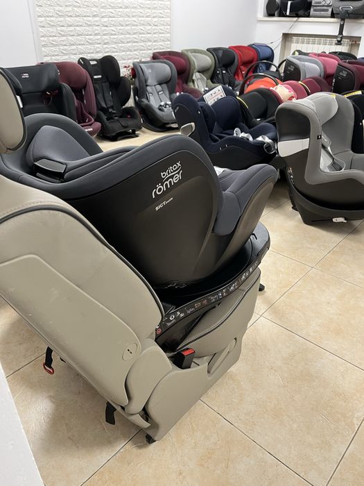 Автокрісла Шоурум Britax Römer Cybex Recaro Maxi Cosi бустер