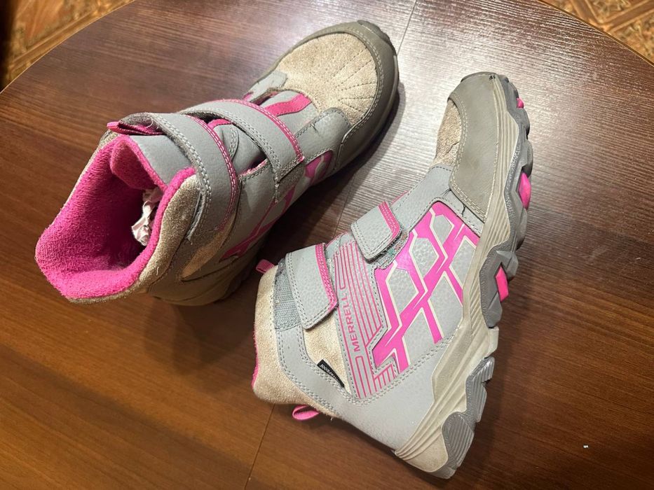 Демисезонные трекинговые ботинки Merrell