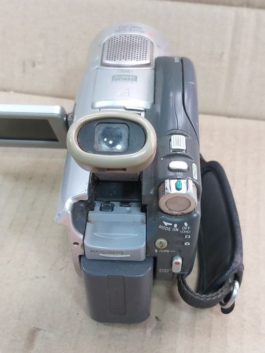 Видеокамера Sony DCR-DVD405E (JVC GZ-E15BE  (Sony )