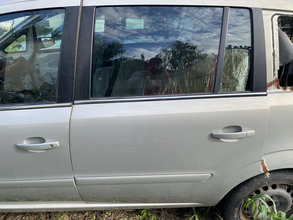 Drzwi Opel Zafira B kolor z167
