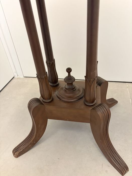 Mesa de apoio oval em mogno