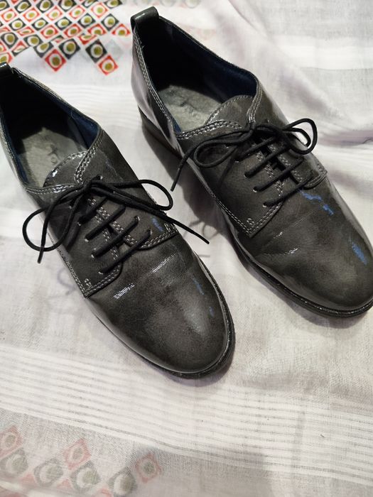 Buty damskie wiosenne skóra naturalna lakierowana. Tamaris R 36. S