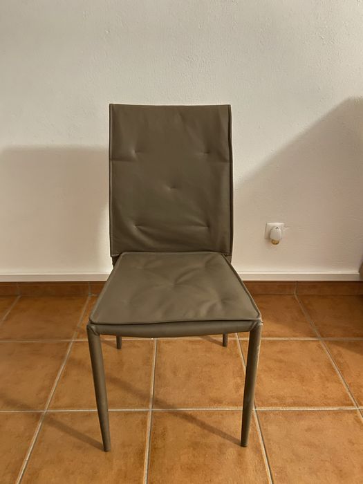 Conjunto de mesa + 4 cadeiras