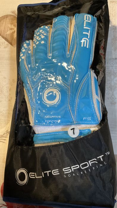 Luvas de guarda redes assinadas por Simon Mignolet