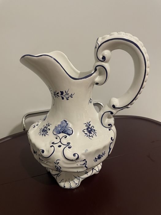 Vendo jarro e bacia de lavar as mãos em louça portuguesa, pintado mão