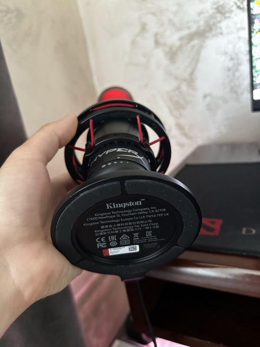 Продам микрофон HyperX Quadcast