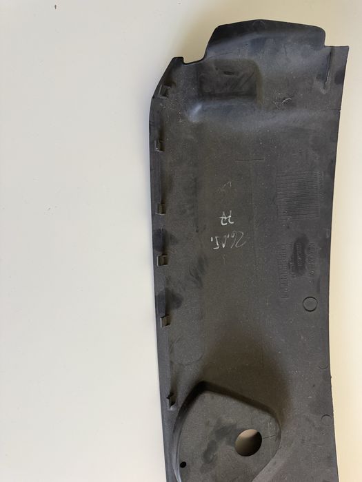 Накладка замка капота audi a4 b9 8w0807081