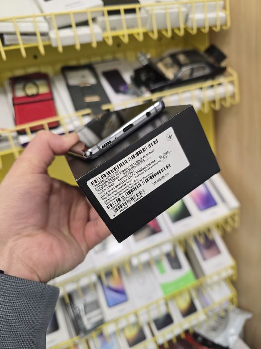 Samsung Galaxy S10 plus 8/128gb Ceramic black офіційний