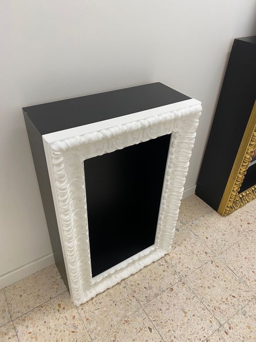 Moldura lacada a preto