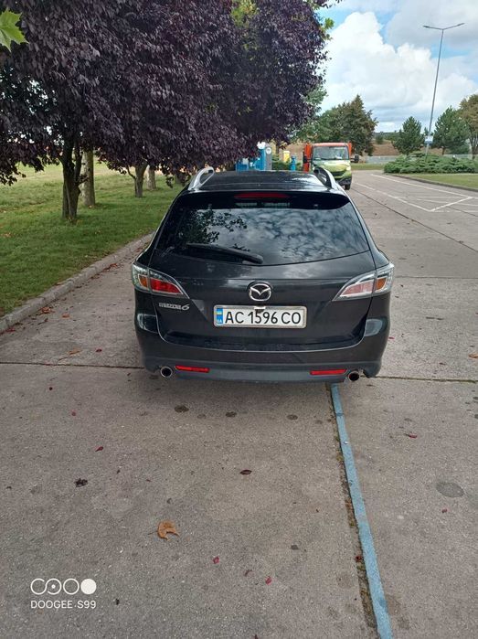 Mazda 6 легковий автомобіль