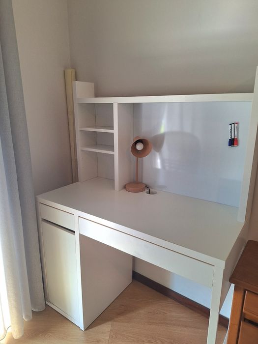 Secretária branca Ikea